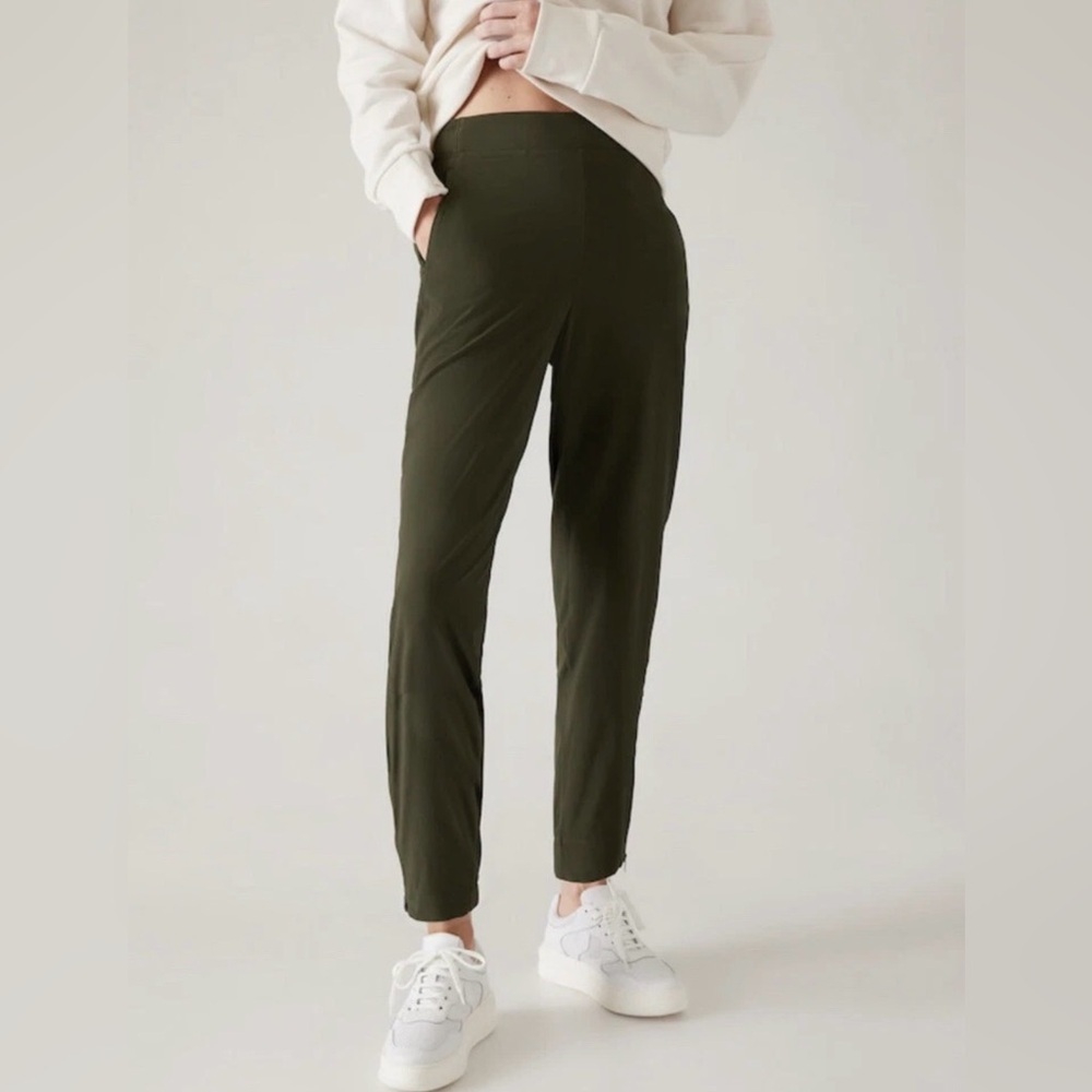 Athleta Brooklyn Heights Jogger Aspen Olive Travel Lightweight